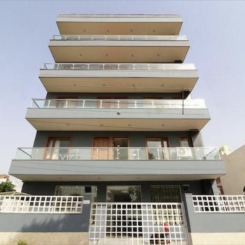 Hotel OYO 45652 Grand Oyster Homestay image