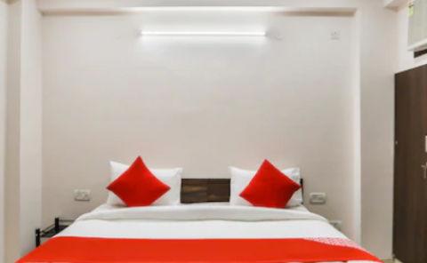 Hotel OYO 45652 Grand Oyster Homestay image