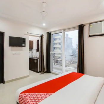 Hotel OYO 45652 Grand Oyster Homestay image
