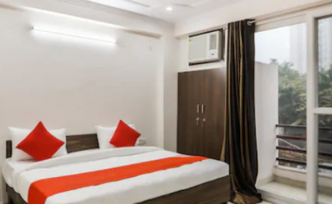Hotel OYO 45652 Grand Oyster Homestay image