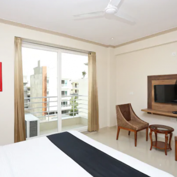 Hotel OYO 45652 Grand Oyster Homestay image