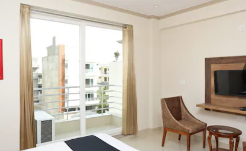Hotel OYO 45652 Grand Oyster Homestay image