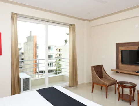 Hotel OYO 45652 Grand Oyster Homestay image