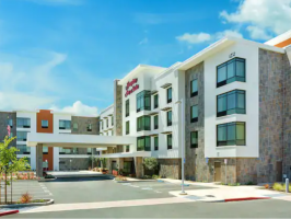 Hotel Hampton Inn & Suites Napa image