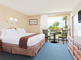 Hotel Howard Johnson By Wyndham St. Pete Beach FL Resort Hotel image