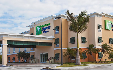 Hotel Holiday Inn Express & Suites Marathon image