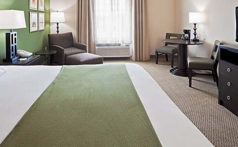 Hotel Holiday Inn Express & Suites Marathon image