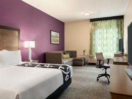 Hotel La Quinta Inn & Suites By Wyndham Burlington image