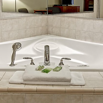 Hotel Holiday Inn Express And Suites Guelph image