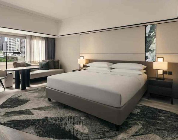 King size bed in a deluxe room with great city view at the Hilton Singapore Orchard.