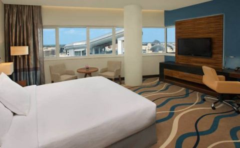 Hotel DoubleTree By Hilton Hotel And Residences Dubai Al Barsha image