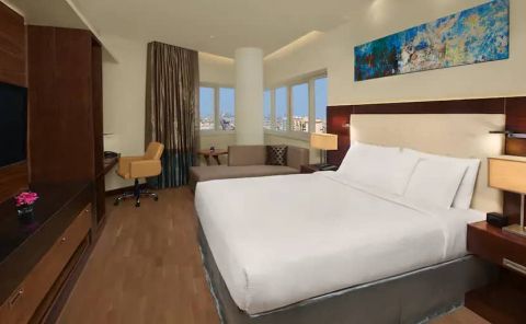 Hotel DoubleTree By Hilton Hotel And Residences Dubai Al Barsha image