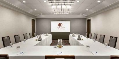 Comfortable meeting room perfect for privacy and small groups at the Double Tree Toronto Airport West.