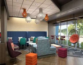 Brightlit lounge area ideal for cowrking at Tru by Hilton Edinburg.