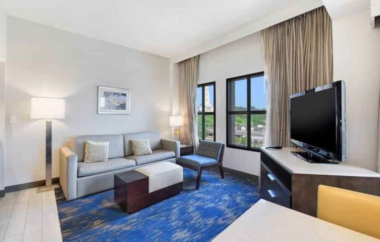 Embassy Suites By Hilton Alexandria Old Town, Alexandria