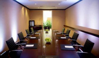 Meeting room perfect for every business appointment at the Embassy Suites by Hilton Alexandria-Old Town