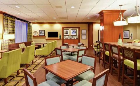 Hotel Hampton Inn Chicago-Gurnee image