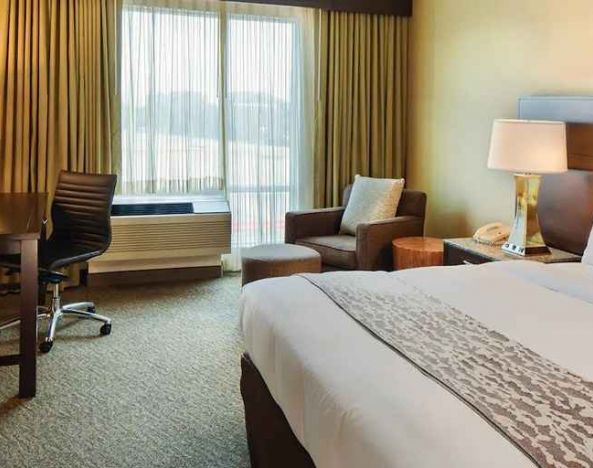 DoubleTree By Hilton Boston Bayside