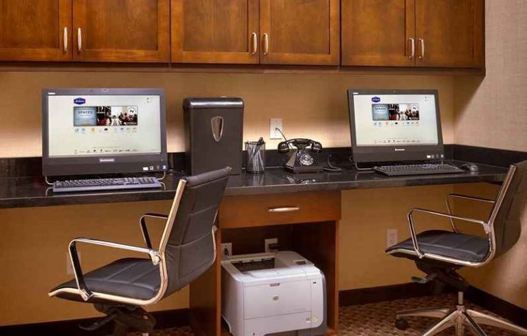 Hampton Inn Omaha/West Dodge Road (Old Mill), Omaha