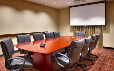 Professional meeting room at Hampton Inn Omaha/West-Dodge Road (Old Mill).