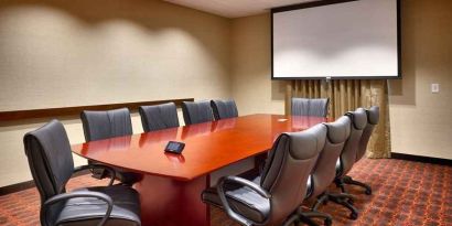 Professional meeting room at Hampton Inn Omaha/West-Dodge Road (Old Mill).