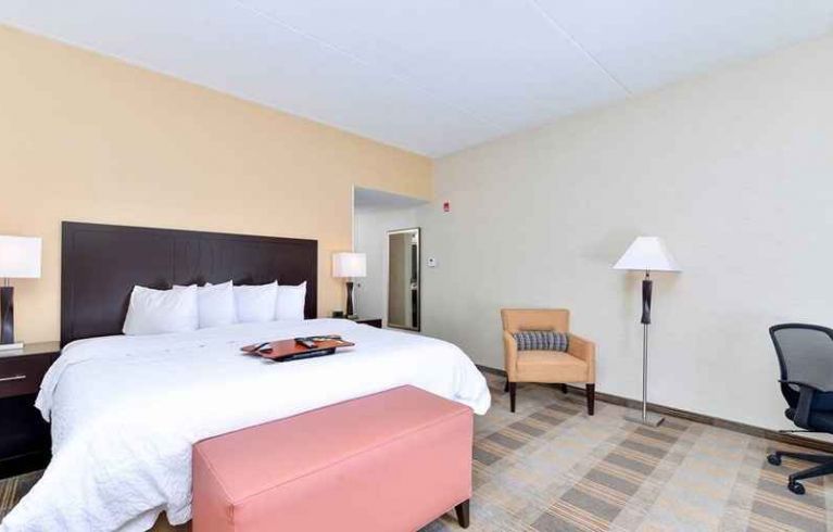 Hampton Inn & Suites California University-Pittsburgh, Coal Center