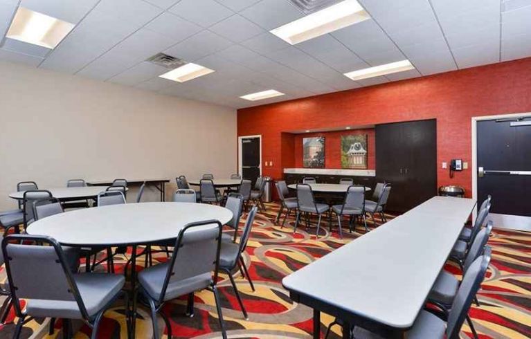 Hampton Inn & Suites California University-Pittsburgh, Coal Center