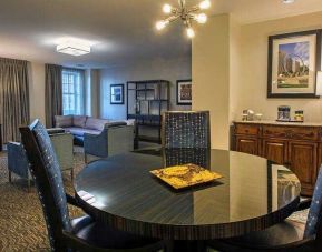 DoubleTree Suites By Hilton Detroit Downtown - Fort Shelby, Detroit