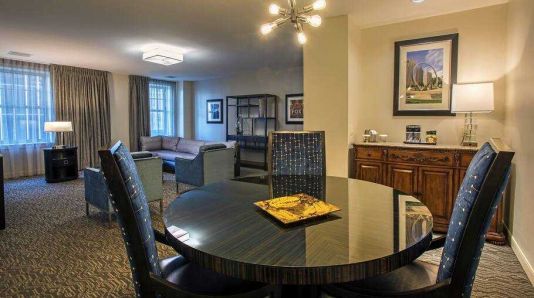 DoubleTree Suites By Hilton Detroit Downtown - Fort Shelby, Detroit