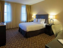 DoubleTree Suites By Hilton Detroit Downtown - Fort Shelby, Detroit