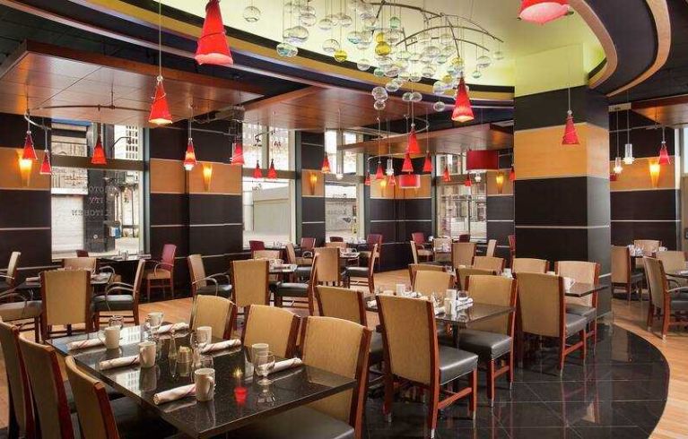 DoubleTree Suites By Hilton Detroit Downtown - Fort Shelby, Detroit