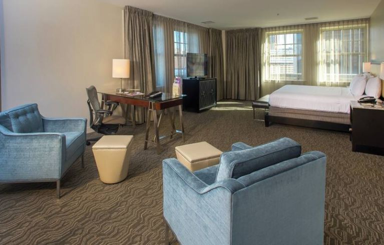 DoubleTree Suites By Hilton Detroit Downtown - Fort Shelby, Detroit