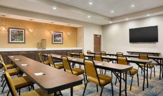 Professional meeting and conference room at Hampton Inn By Hilton, Salt Lake City Cottonwood.