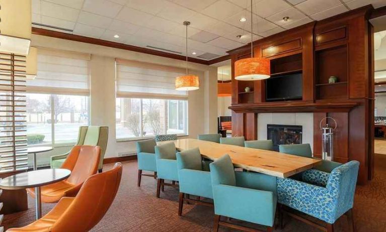Comfortable lobby-lounge ideal for coworking at Hilton Garden Inn Chicago/Midway Airport.