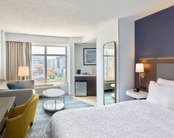 Bright and spacious studio with king size bed, sofa and desk at the Hampton Inn Washington-Downtown-Convention Center, DC.