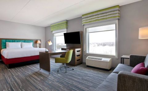 Hotel Hampton Inn & Suites Ottawa West image