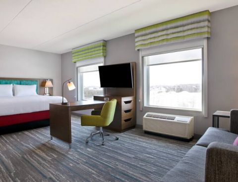Hotel Hampton Inn & Suites Ottawa West image