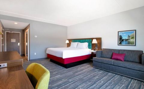 Hotel Hampton Inn & Suites Ottawa West image