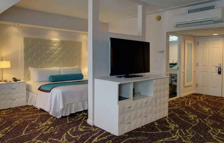 The Roslyn, Tapestry Collection By Hilton, Roslyn