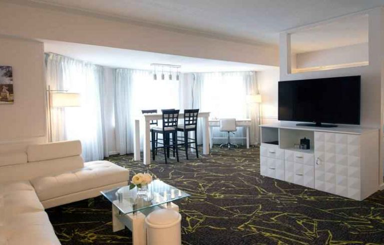 The Roslyn, Tapestry Collection By Hilton, Roslyn
