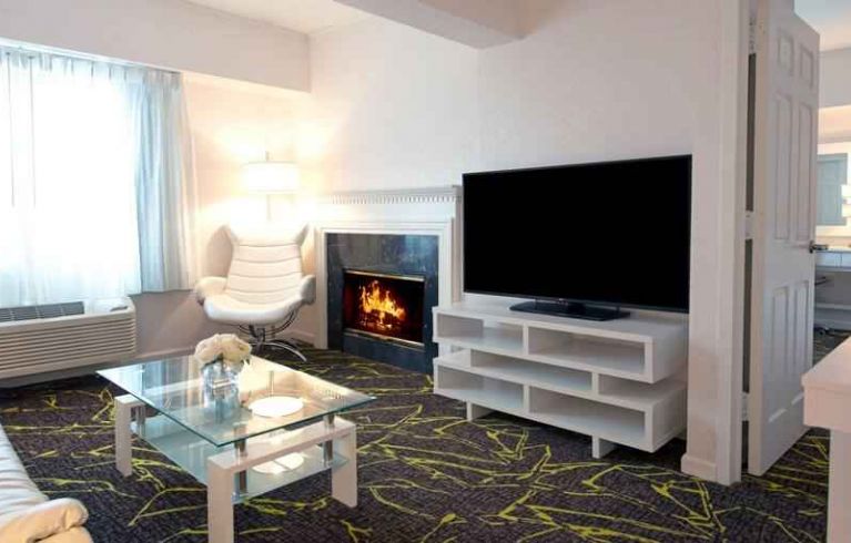The Roslyn, Tapestry Collection By Hilton, Roslyn