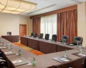 Meeting room perfect for every business appointment at the Hilton Seattle Airport & Conference Center.
