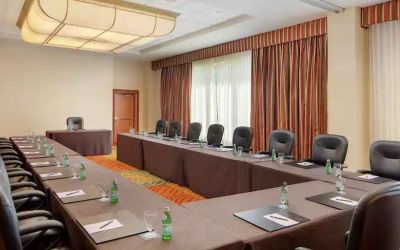 Meeting room perfect for every business appointment at the Hilton Seattle Airport & Conference Center.
