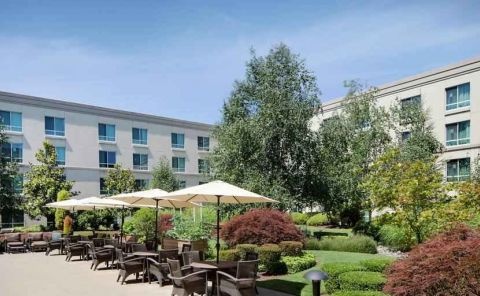 Hotel Hilton Seattle Airport & Conference Center image