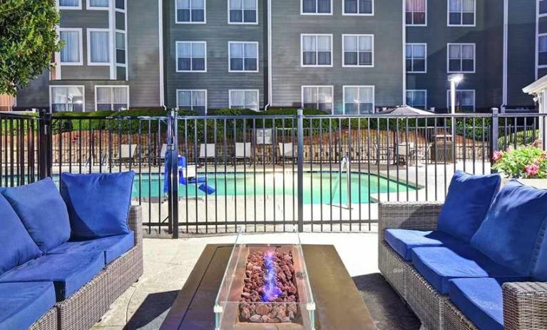 Comfortable outdoor lounge for relaxing and coworking around the pool at Homewood Suites by Hilton Atlanta-Galleria/Cumberland.