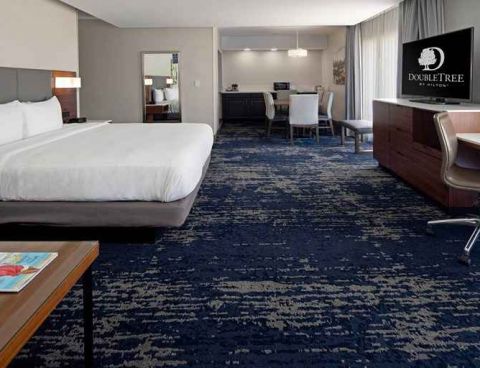 Hotel DoubleTree By Hilton Hotel Bakersfield image