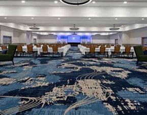 Large conference room ideal for conferences and business meetings at DoubleTree by Hilton Hotel Bakersfield.
