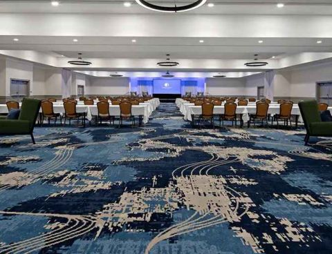 Hotel DoubleTree By Hilton Hotel Bakersfield image