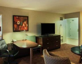 king bedrooms equipped with business center and work station at DoubleTree by Hilton Hotel Sacramento.