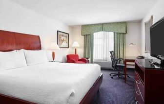 spacious king room with work area and lounge at Hilton Garden Inn Rockville-Gaithersburg.